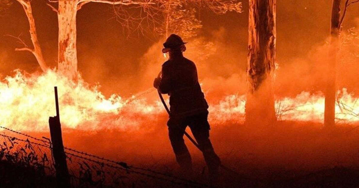 Firefighter fighting bushfire in NSW