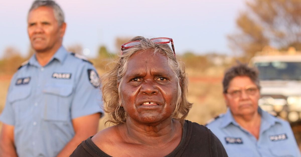 photo depicts Warakurna elder Daisy Ward has a strong relationship with police officers Revis Ryder and Wendy Kelly.