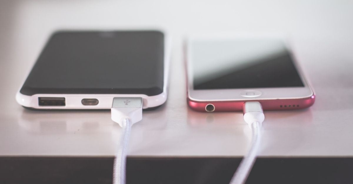 two iphones charging