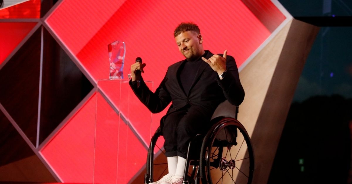dylan alcott accepting his award