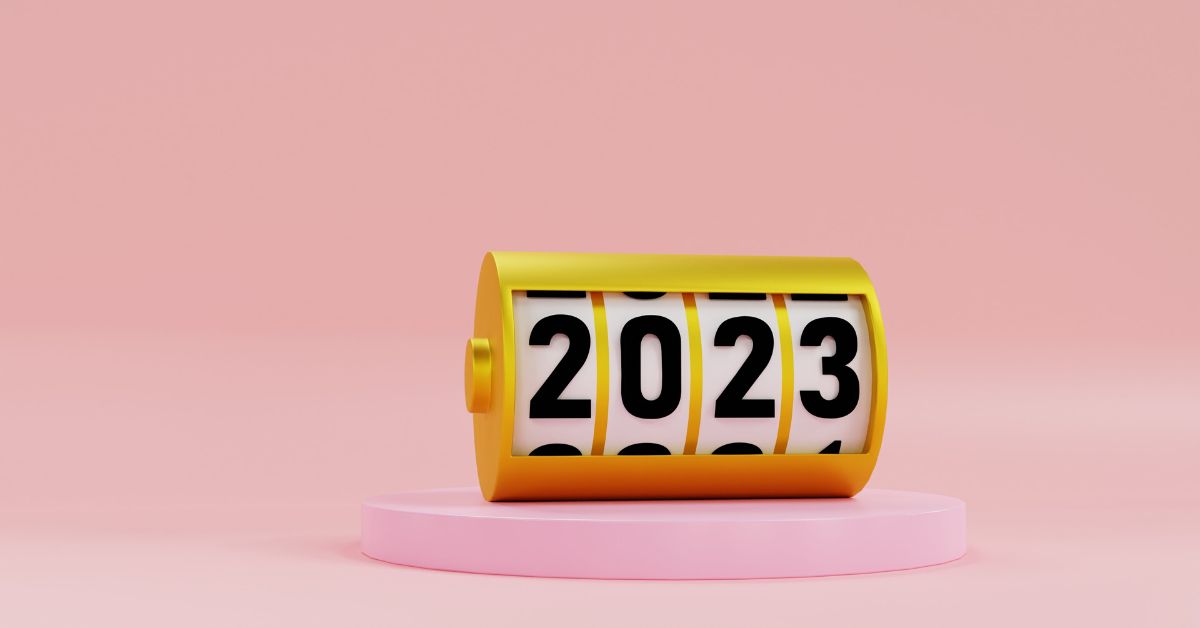 2023 year clicker on pink background