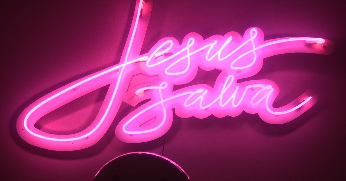Jesus Salva neon sign
