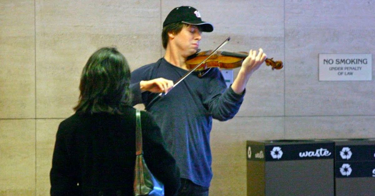 Joshua Bell plays violin in a subway